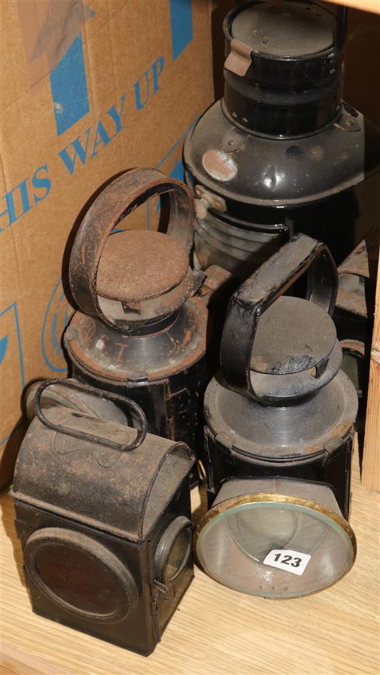 A quantity of coaching lamps